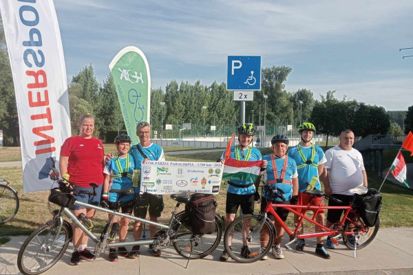 1700 km Párizsig tandem kerékpáron az Első Győri LC támogatásával