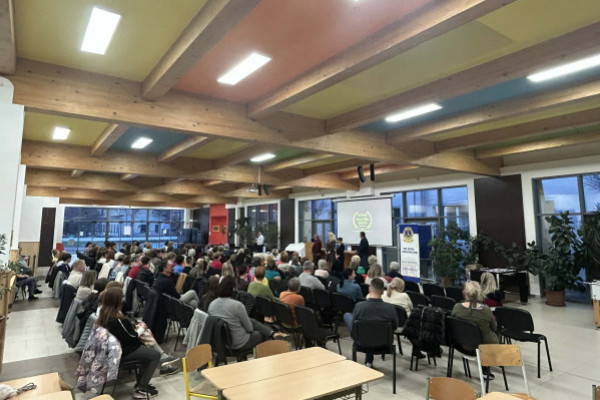 Teltházas Alzheimer-filmvetítés Sopronban