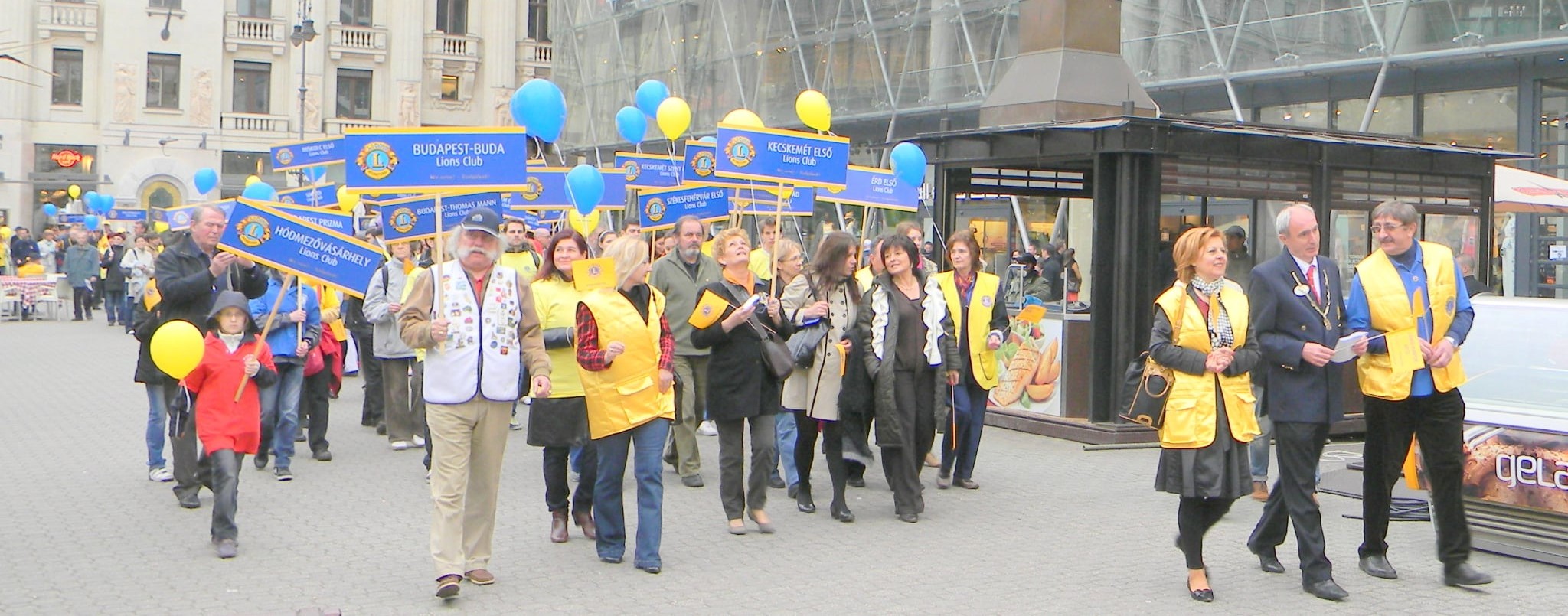 Lions Day 2012. április 14. - Adománygyűjtés a siketvak gyermekek javára
